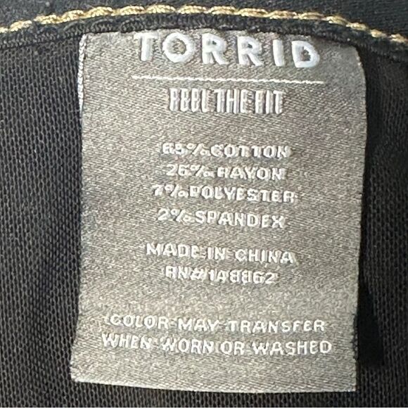 Torrid Womens Bombshell Skinny Jeans Size 18 SHORT Blue Distressed Medium Wash‎ - Picture 10 of 11